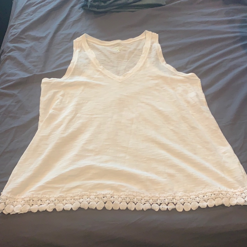 White Lilly Pulitzer tank top. Size small.